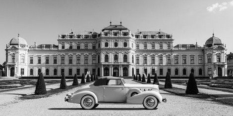 2AP3836-At-Belvedere-Palace-Vienna-AUTOMOBILE--Gasoline-Images-
