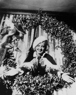 Image bga488018 Hollywood Photo Archive Bette Davis Christmas Wreath